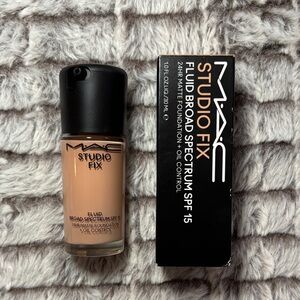 MAC Cosmetics Studio Fix Fluid Foundation SPF 15 - C3.5